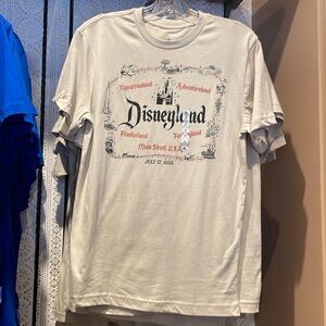 2025  Vintage Disneyland T-Shirt NEW